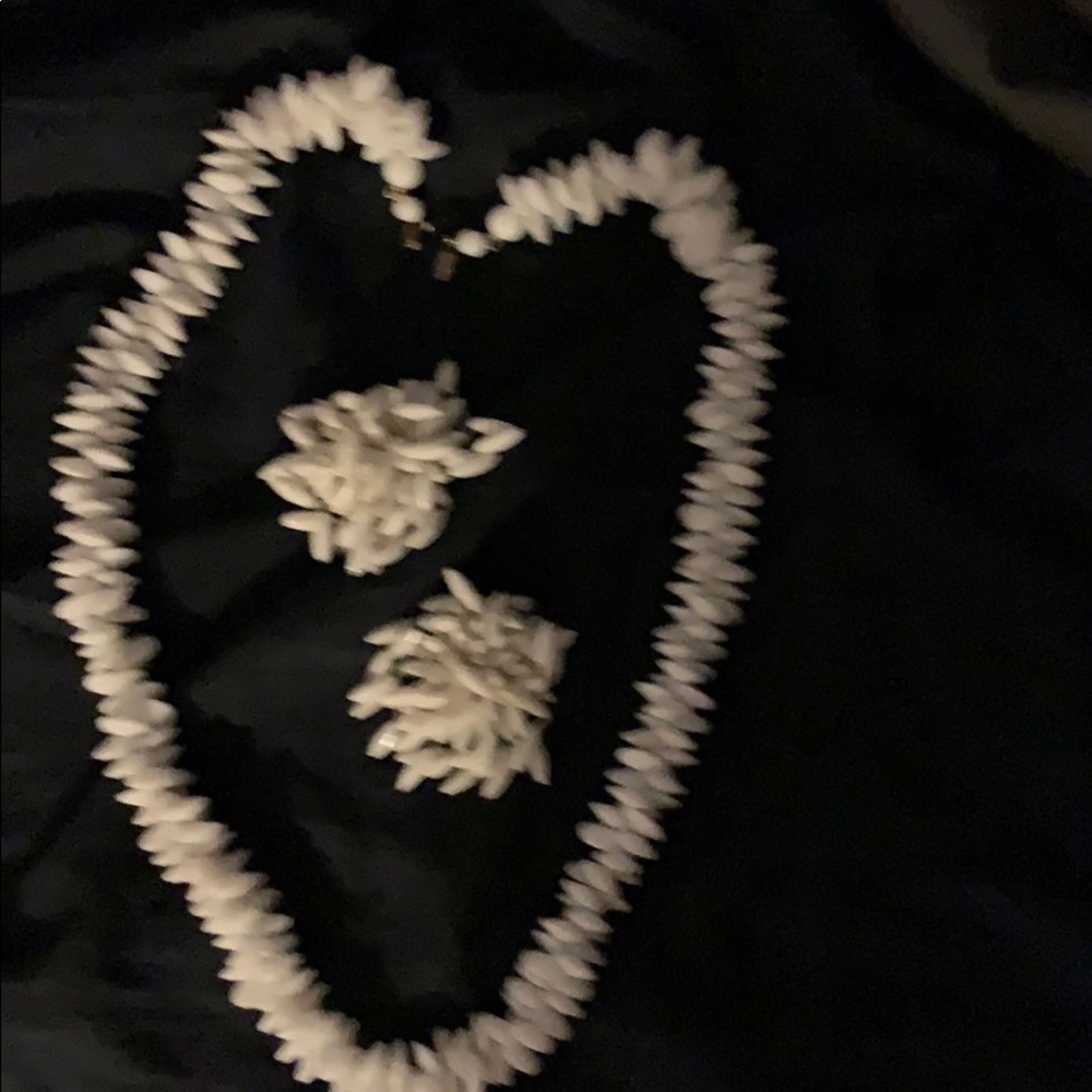 Victorian milk glass Necklace Set